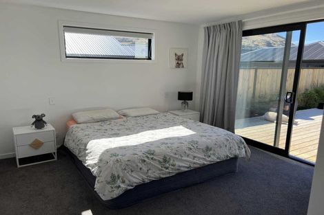 Photo of property in 32 Cheviot Street, Jacks Point, 9371