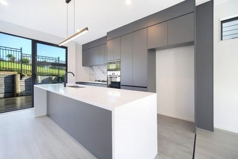 Photo of property in 12 Pleasant Way, Matakatia, Whangaparaoa, 0930