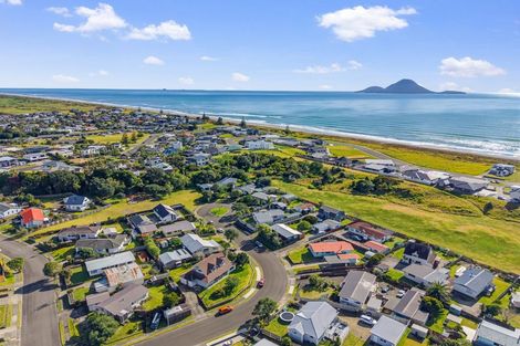 Photo of property in 10 Alpha Avenue, Coastlands, Whakatane, 3120