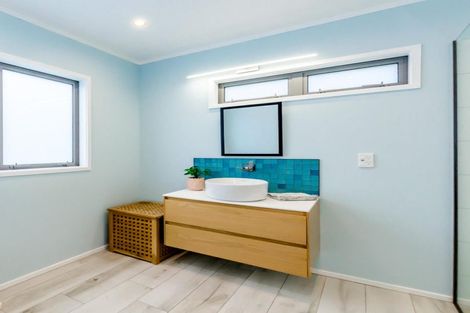 Photo of property in 11 Hicks Crescent, Waikanae Beach, Waikanae, 5036