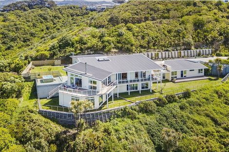 Photo of property in 16 Signallers Grove, Breaker Bay, Wellington, 6022