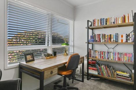 Photo of property in 1 Besley Place, Acacia Bay, Taupo, 3330