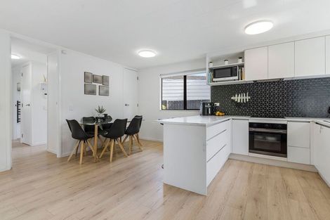 Photo of property in 2/63a Colwill Road, Massey, Auckland, 0614