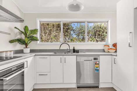 Photo of property in 116 Birkdale Road, Birkdale, Auckland, 0626
