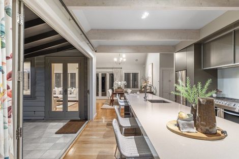 Photo of property in 247 Devonport Road, Tauranga, 3110