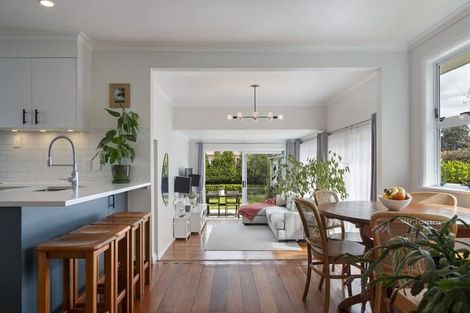 Photo of property in 42 Park Road, West End, Palmerston North, 4412