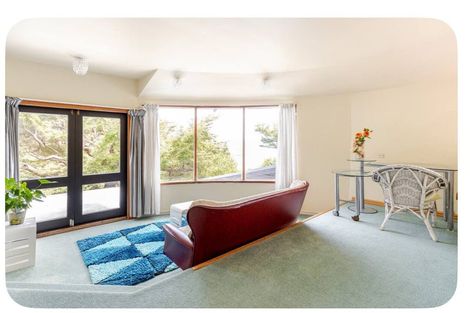 Photo of property in 5 Whiorau Grove, Lowry Bay, Lower Hutt, 5013