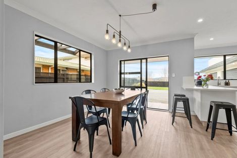 Photo of property in 41 Royal Oak Drive, Kelvin Grove, Palmerston North, 4414