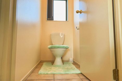 Photo of property in 72a Hepburn Road, Glendene, Auckland, 0602