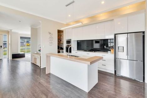 Photo of property in 135 Matua Road, Huapai, Kumeu, 0810