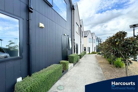 Photo of property in 8 Wharara Lane, Massey, Auckland, 0614