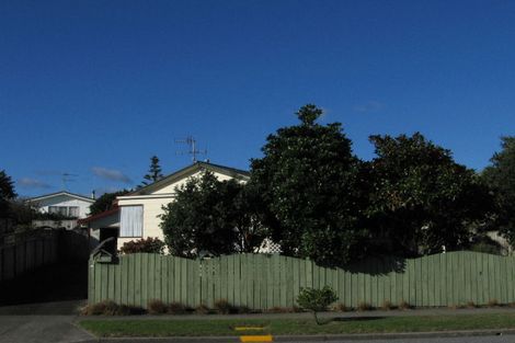 Photo of property in 70 Queens Road, Waikanae Beach, Waikanae, 5036