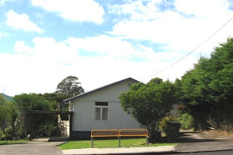 Photo of property in 1/120 Sunnyside Road, Sunnyvale, Auckland, 0612