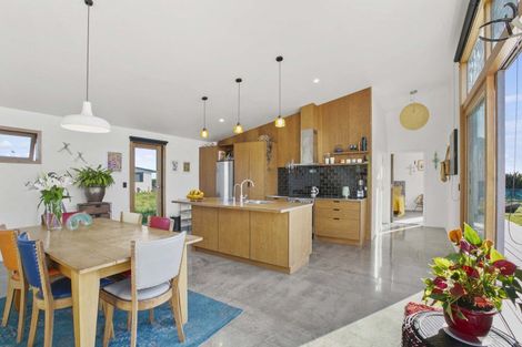 Photo of property in 62 Anglers Avenue, Warea, New Plymouth, 4381