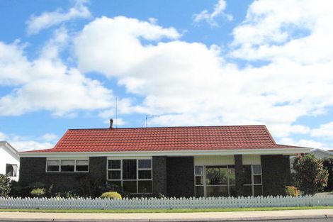 Photo of property in 27 Robinson Road, Whitianga, 3510