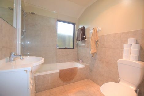 Photo of property in 24 View Ridge Drive, Ranui, Auckland, 0612
