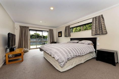 Photo of property in 15 Murray Becroft Avenue, Henderson Valley, Auckland, 0612