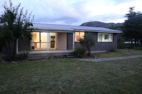 Photo of property in 2 Park Lane, Omarama, 9412
