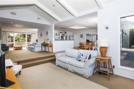 Photo of property in 98 Cliff View Drive, Green Bay, Auckland, 0604