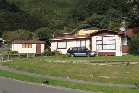 Photo of property in 13 Holmes Grove, Naenae, Lower Hutt, 5011
