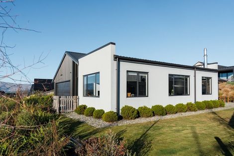 Photo of property in 39 Obelisk Street, Wanaka, 9305