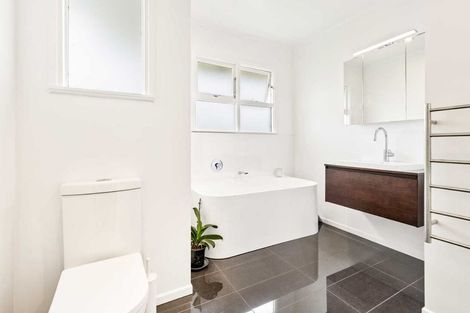 Photo of property in 10 Murray Road, Te Atatu Peninsula, Auckland, 0610