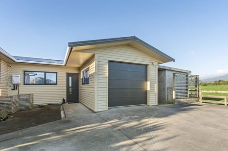 Photo of property in 37 Upper Pitone Road, Pitone, New Plymouth, 4374