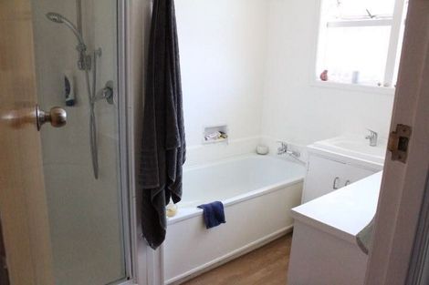 Photo of property in 17 Priestley Drive, Bucklands Beach, Auckland, 2014