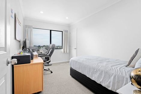 Photo of property in 22 Dorchester Place, Nawton, Hamilton, 3200