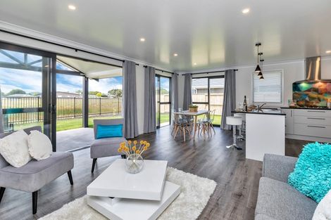 Photo of property in 24 Powhaitere Road, One Tree Point, 0118