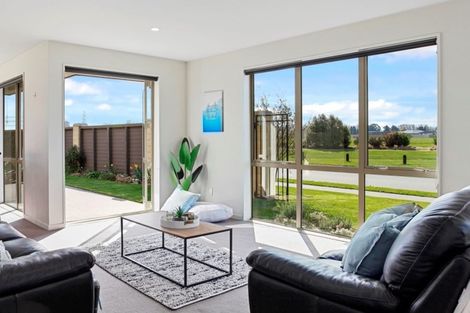 Photo of property in 1 Glen Kerran Close, Broomfield, Christchurch, 8042