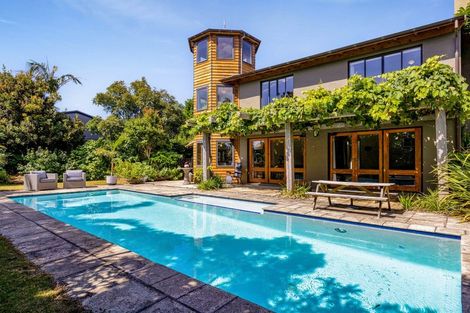 Photo of property in 7-9 Mace Terrace, Oakura, 4314