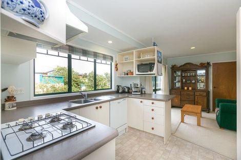 Photo of property in 6 Pararewa Drive, Whalers Gate, New Plymouth, 4310