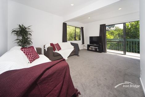 Photo of property in 2/8 Fuchsia Place, Birkdale, Auckland, 0626