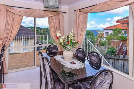 Photo of property in 1/49 Ribbonwood Crescent, Goodwood Heights, Auckland, 2105