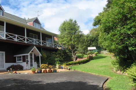 Photo of property in 16 Gwenand Place, Botany Downs, Auckland, 2010