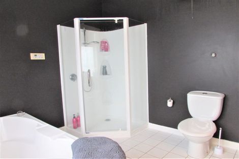 Photo of property in 5 Vincent Street, Waterloo, Lower Hutt, 5011