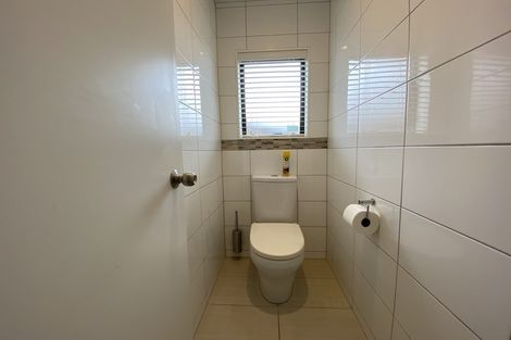 Photo of property in 1/92 Mirrabooka Avenue, Botany Downs, Auckland, 2010