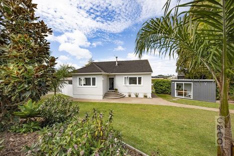 Photo of property in 18 Kent Terrace, Riverhead, 0820