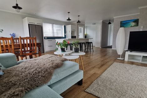 Photo of property in 9 Whaka Street, Maungaturoto, 0520