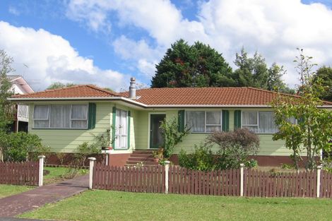 Photo of property in 3 Spode Place, Henderson, Auckland, 0612