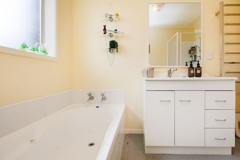 Photo of property in 1 Eton Place, Terrace End, Palmerston North, 4410