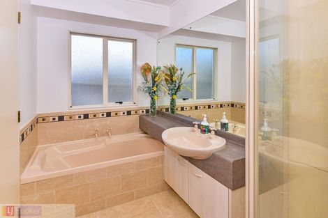 Photo of property in 1/49 Ribbonwood Crescent, Goodwood Heights, Auckland, 2105