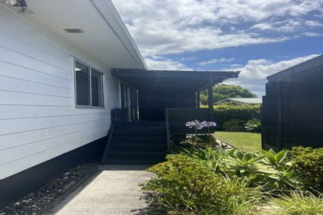 Photo of property in 9 Bishop Street, Green Bay, Auckland, 0604