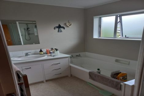 Photo of property in 22 Bluegum Road, Paraparaumu Beach, Paraparaumu, 5032