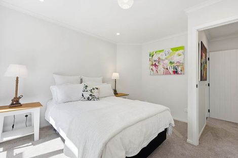 Photo of property in 2 Callender Place, Shelly Park, Auckland, 2014