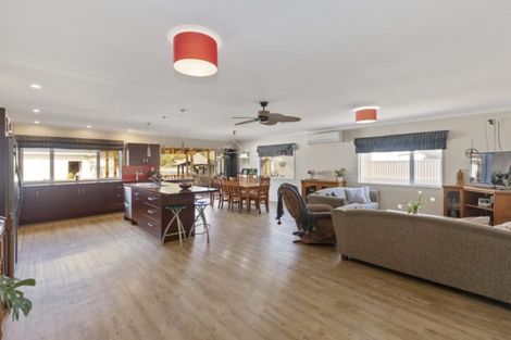 Photo of property in 104 Kowhai Street, Naenae, Lower Hutt, 5011