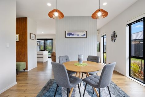 Photo of property in 23 Vogwill Road, Kumeu, 0810