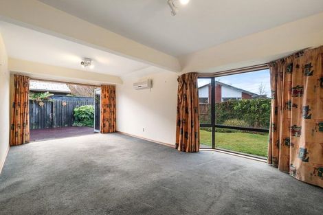 Photo of property in 2/50 Crofton Road, Harewood, Christchurch, 8051