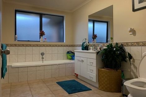 Photo of property in 12 Natasha Lane, Henderson, Auckland, 0612